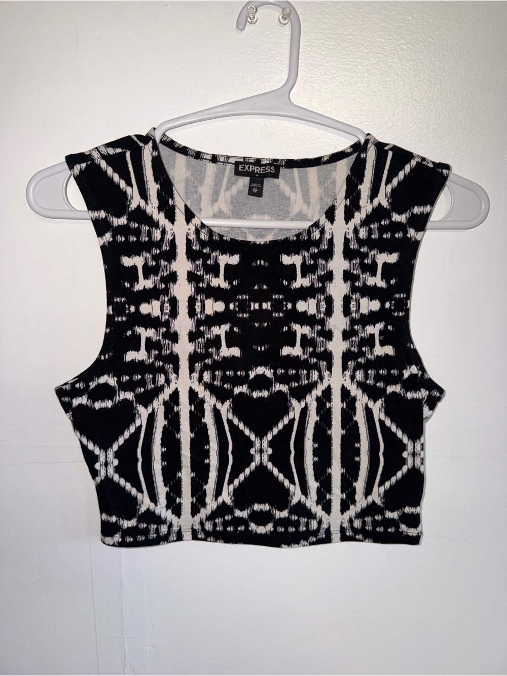 Express Black and White Geometric Cropped Tank